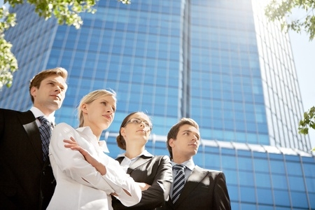 《三十六计》第十三计-打草惊蛇用英语怎么说